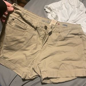 Kahki shorts